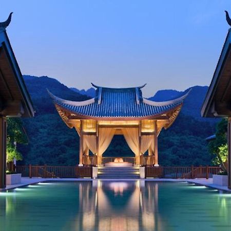 Отель Banyan Tree Chongqing Beibei Экстерьер фото